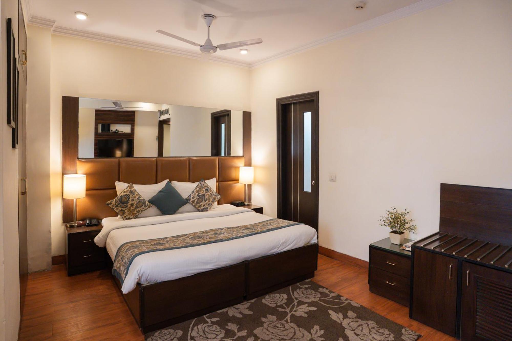 Ahuja Residency Cyber City II Gurgaon Buitenkant foto