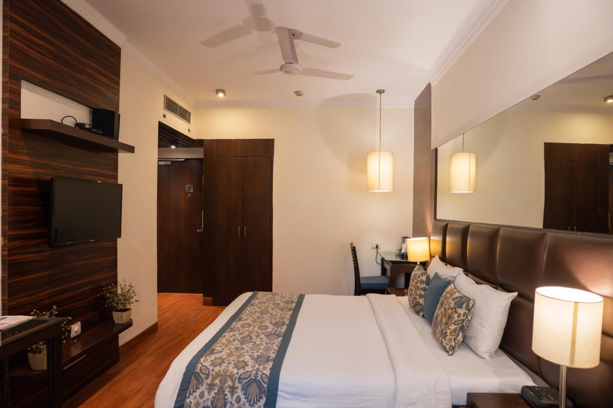 Ahuja Residency Cyber City II Gurgaon Buitenkant foto