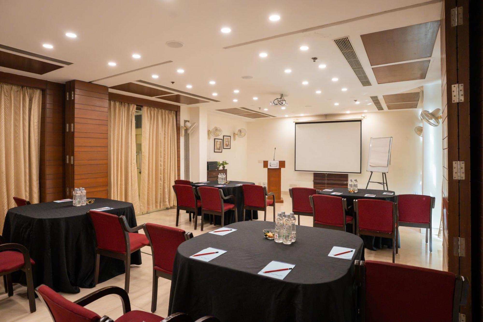 Ahuja Residency Cyber City II Gurgaon Buitenkant foto