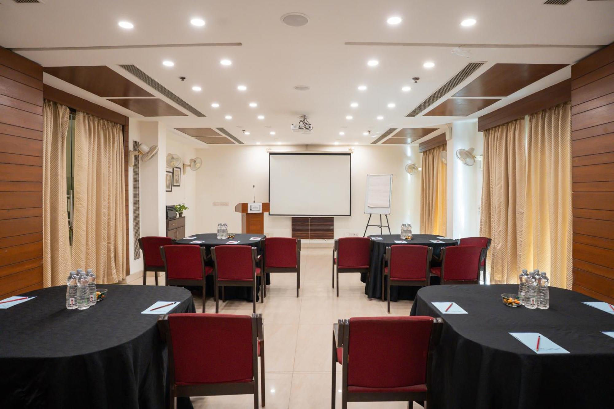 Ahuja Residency Cyber City II Gurgaon Buitenkant foto